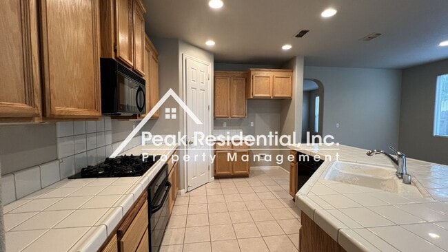 Building Photo - Spacious Elk Grove 3bd/2ba Home with 2 Car...