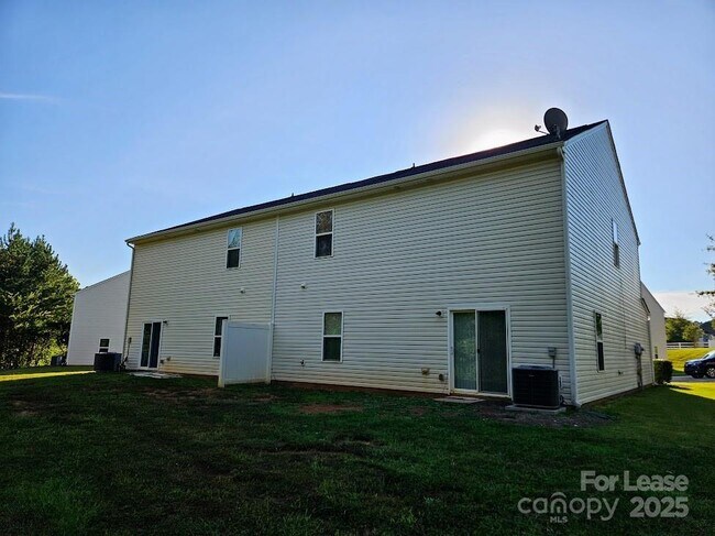 Building Photo - 8119 Paw Club Dr
