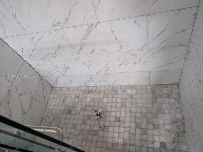 Building Photo - 11930 NE 19th Dr