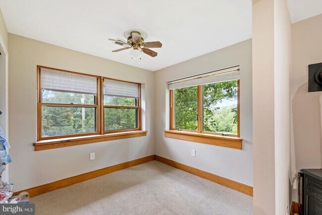 Building Photo - 35299 Snickersville Turnpike