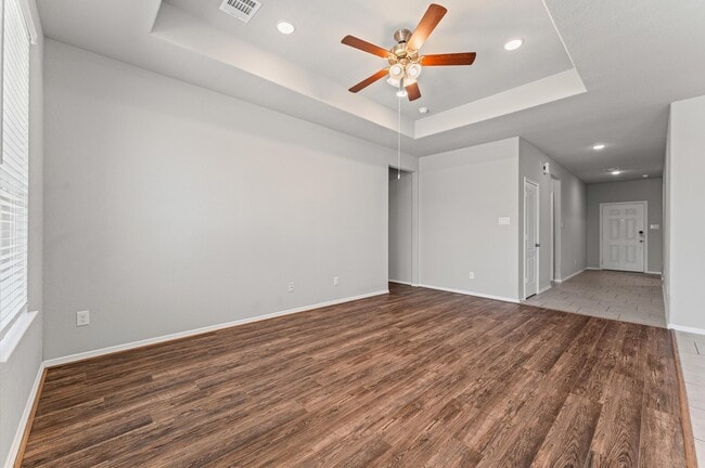 Building Photo - 40219 S Hill Pass