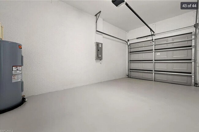 Building Photo - Charming 3-Bedroom Townhome in Lehigh Acres!