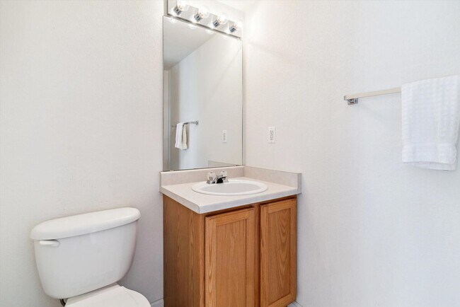 Building Photo - Spacious 3 Bed, 2.5 Bath Home In Sterling ...
