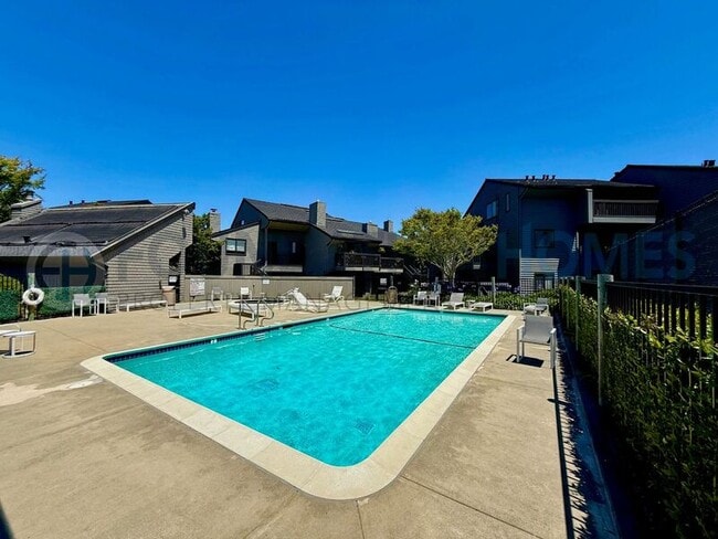 Building Photo - 404 San Marin Dr