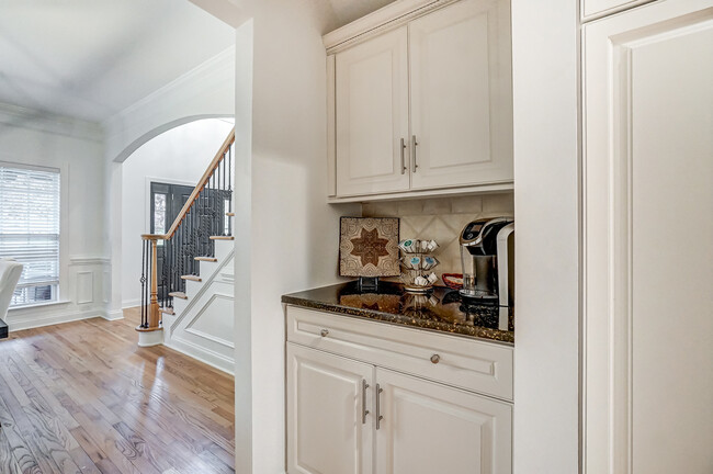 Building Photo - 1024 Patricians Ln