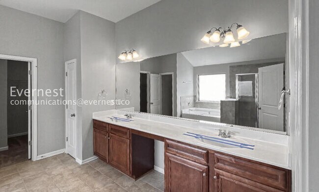 Building Photo - Beautiful 4-Bedroom Home: Comfort and Convenience Await / Pet-Friendly / Vouchers Accepted.