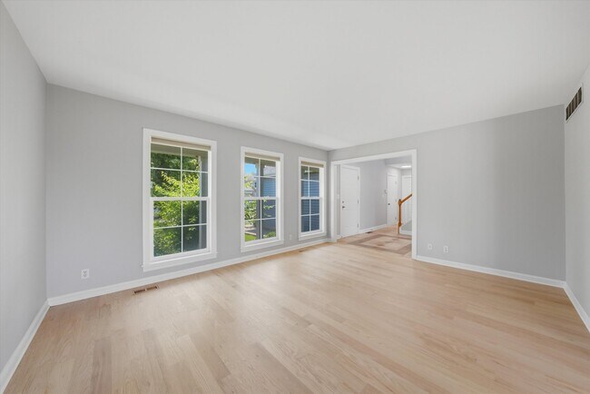 Building Photo - 21854 W Kentwood Dr
