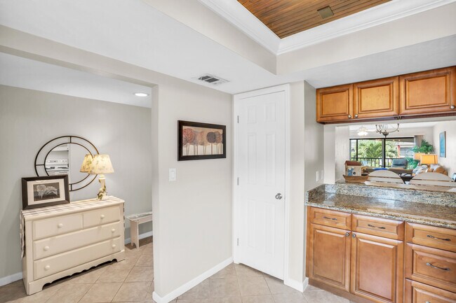 Building Photo - 4640 Chantelle Dr