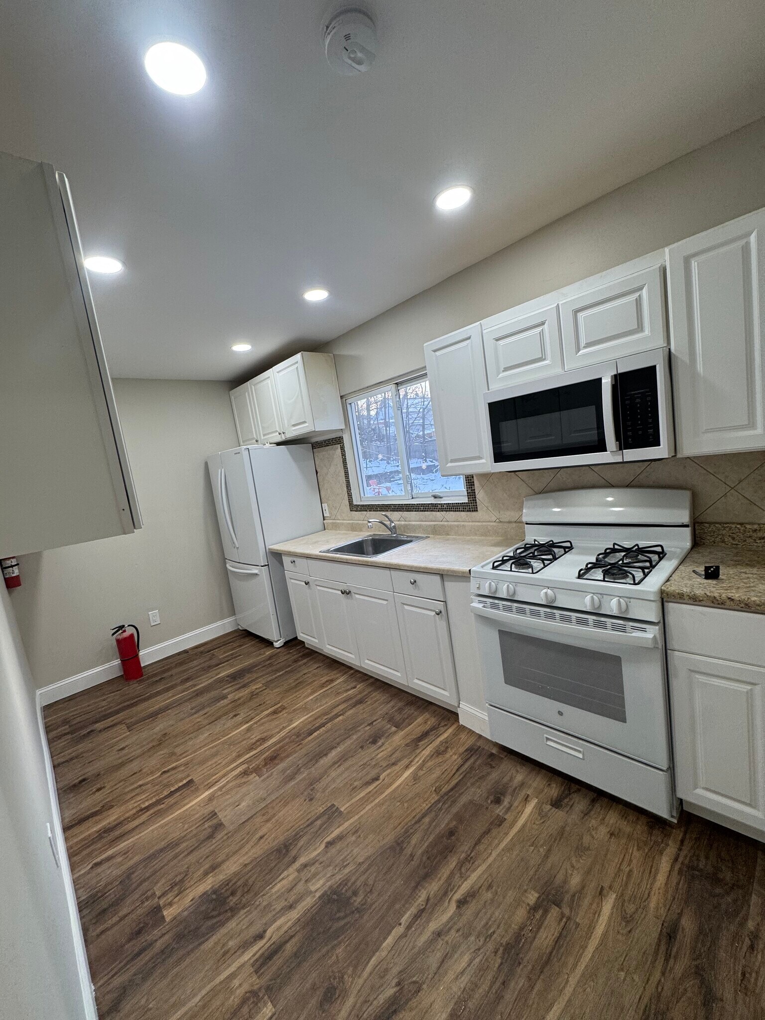 Building Photo - 189 Summer St