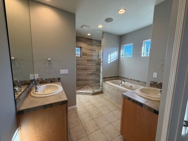 Building Photo - 1199 Manzanita Ln