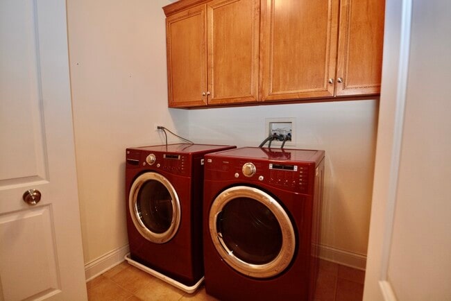 Building Photo - 1904 Alta Vista Ct