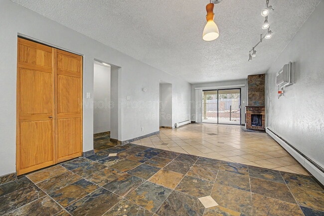 Building Photo - 1021 Carr St