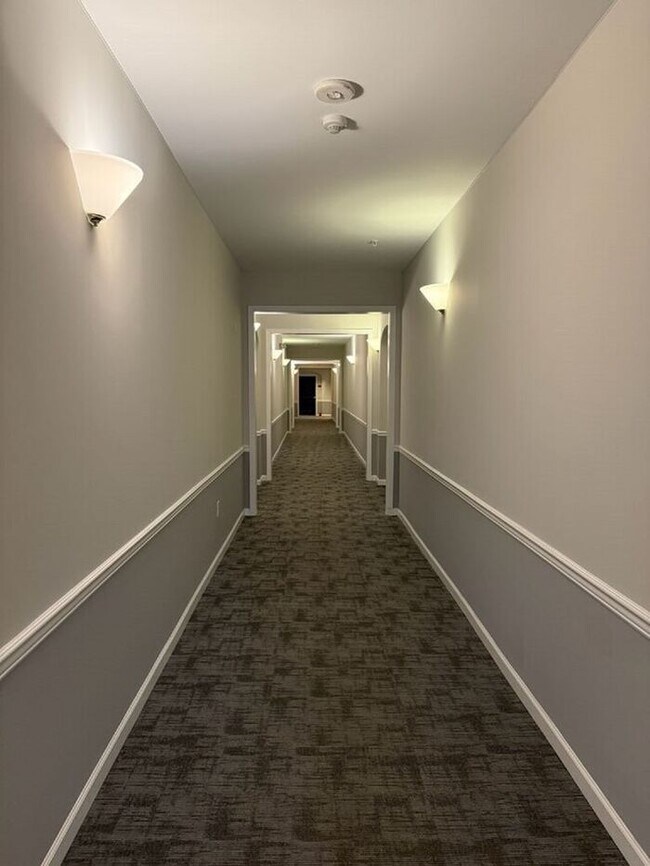 Building Photo - Well maintained 2 br 2 ba condo in the gat...