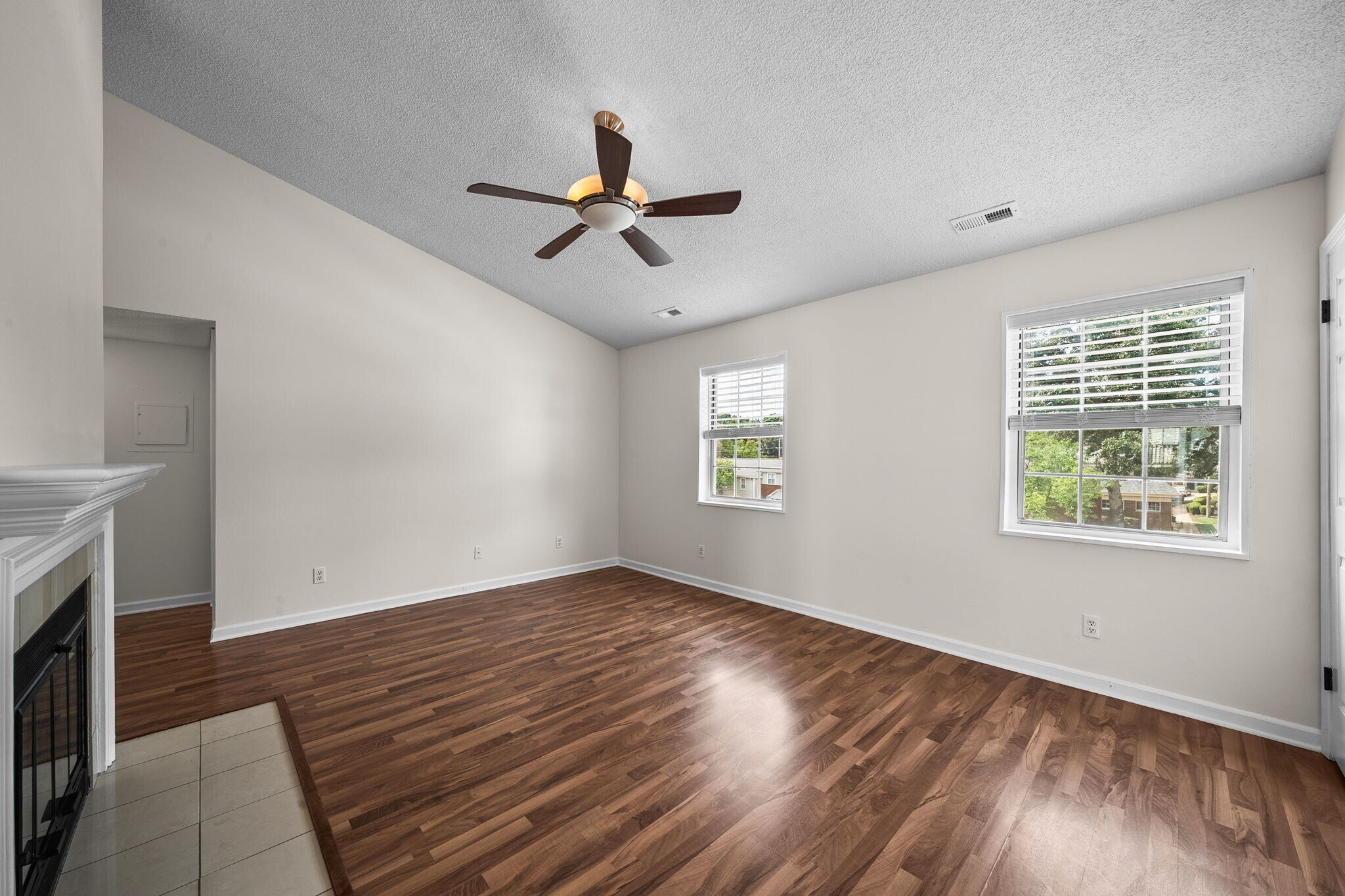 Building Photo - 1614 Thrush Ter