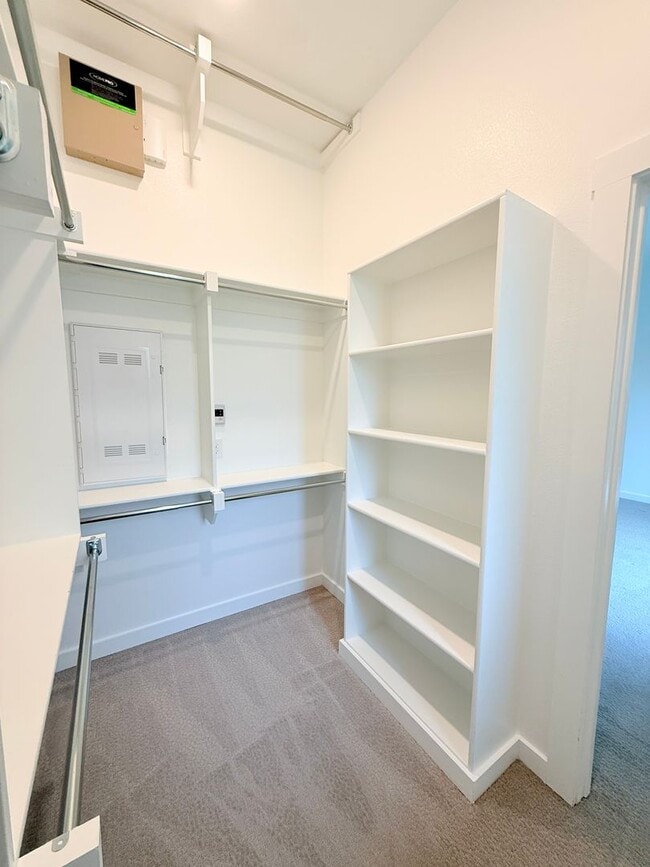 Building Photo - AVAILABLE NOW -Stunning 3-Bedroom Townhome Overlooking Greenbelt in Plano ISD 600 Collier Drive