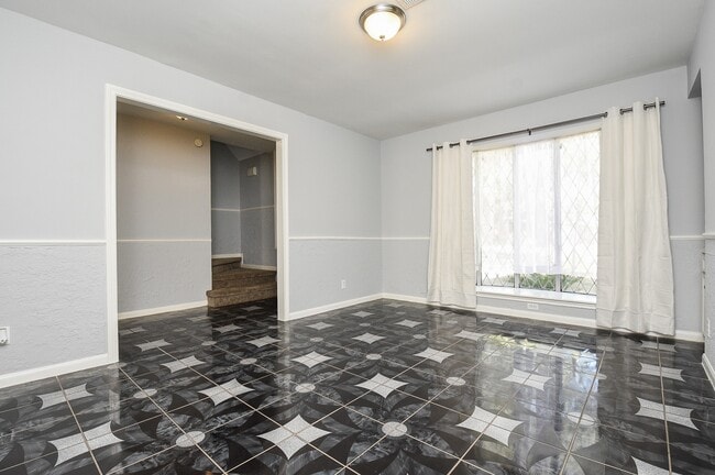 Building Photo - 4811 Shatner Dr