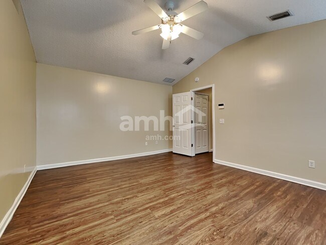 Building Photo - 2562 Glenfield Dr