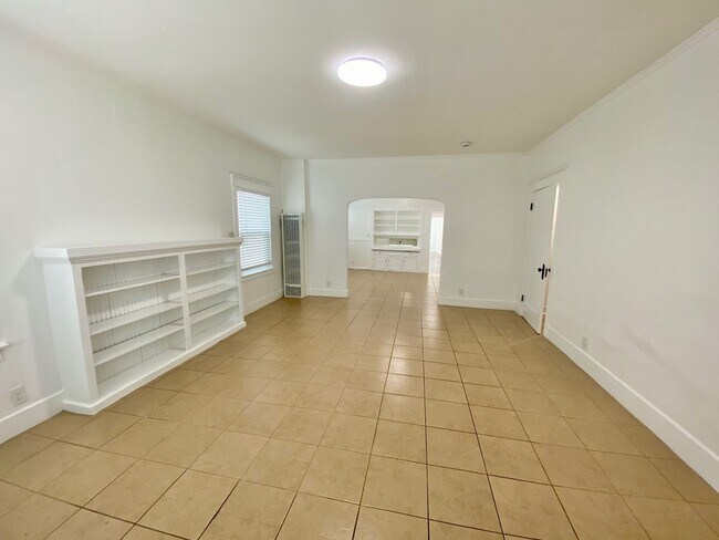 Building Photo - 2919 Van Buren Pl