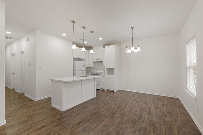 Primary Photo - 2323 N Vly Cir