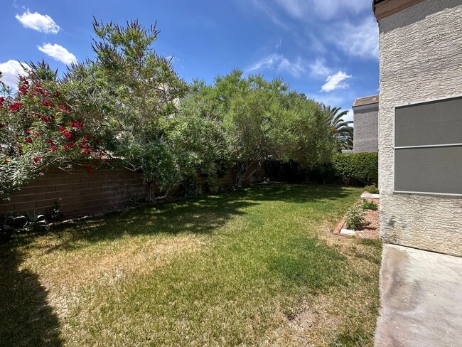 Building Photo - Darling one story home