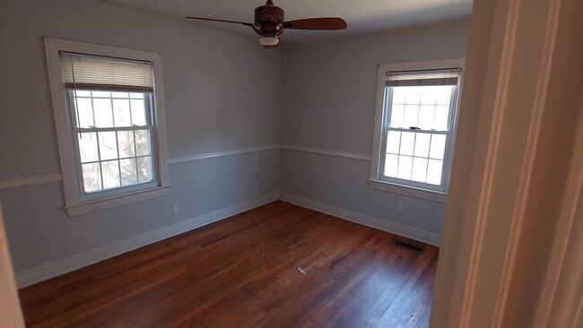 Building Photo - Nice 2 bedroom Home