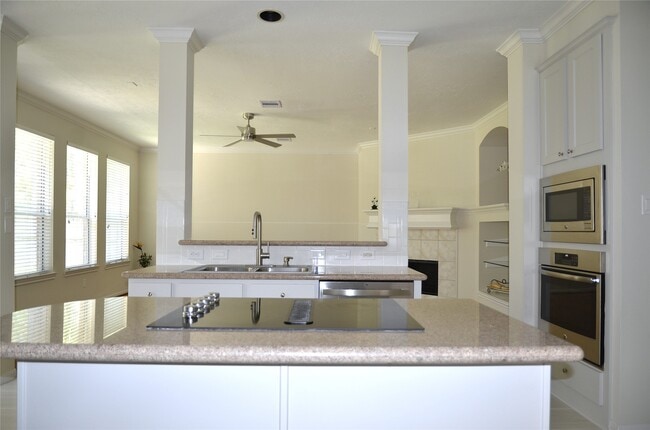 Building Photo - 218 Heathbrook Ln