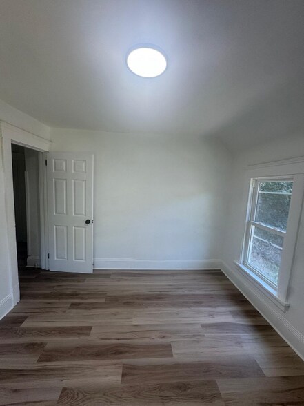 Building Photo - 3202 Bradwell Ave