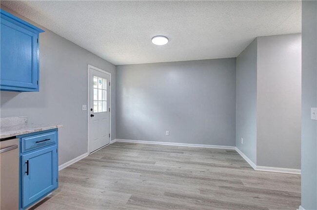 Building Photo - 128 Evergreen Trail SE