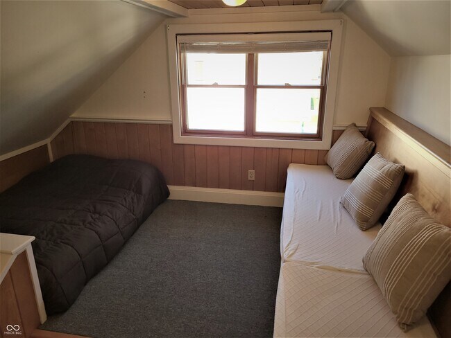 Building Photo - 131 1st Ave NW