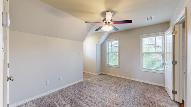 Building Photo - 102 Richards St