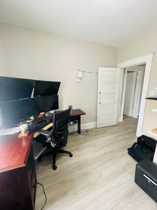 Building Photo - Beautifully Renovated 3bdrm/1.5bth Home Located in Richmond's North-side!