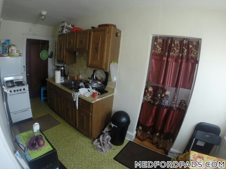 Building Photo - 53 Fellsway W