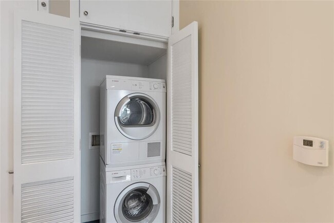 Building Photo - 507 Sabine St