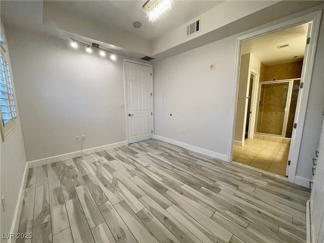 Building Photo - 2405 W Serene Ave