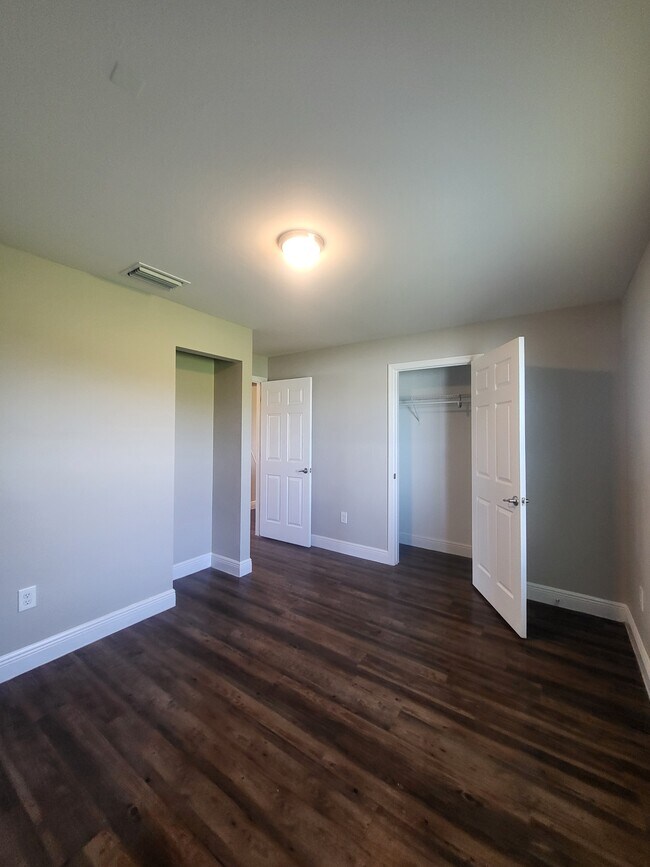 Building Photo - 9031 S Indio Cir