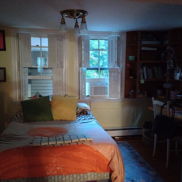 Downstairs bedroom - 10 Hilliard St
