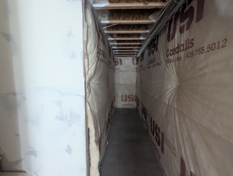 Building Photo - 616 W 650 N
