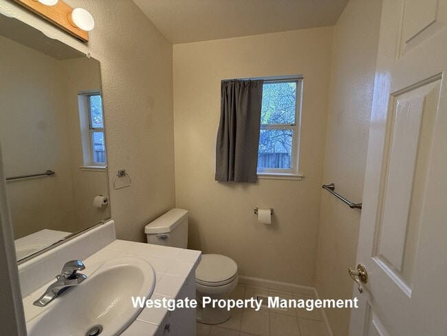 Building Photo - 821 B St