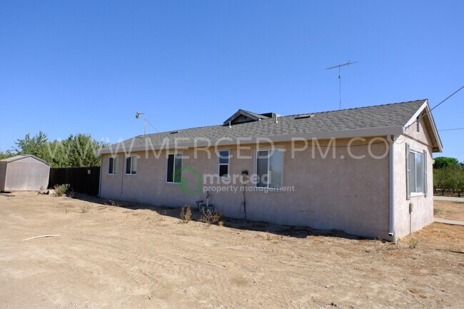 Building Photo - 15290 Sunset Dr