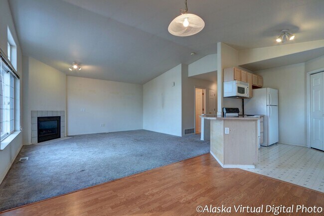 Building Photo - Midtown Spacious 3-Bedroom, 2-Bath Townhome