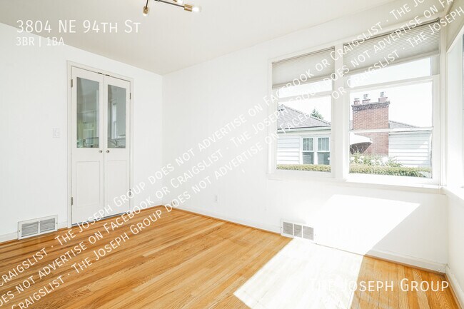 Building Photo - 3804 NE 94th St