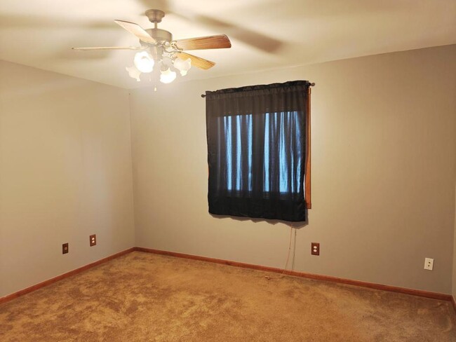 Building Photo - 43782 Nowland Dr