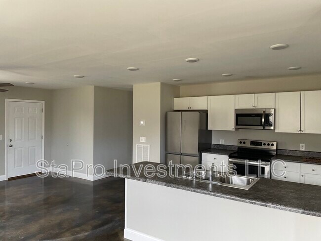 Building Photo - 65 McMurtry Rd