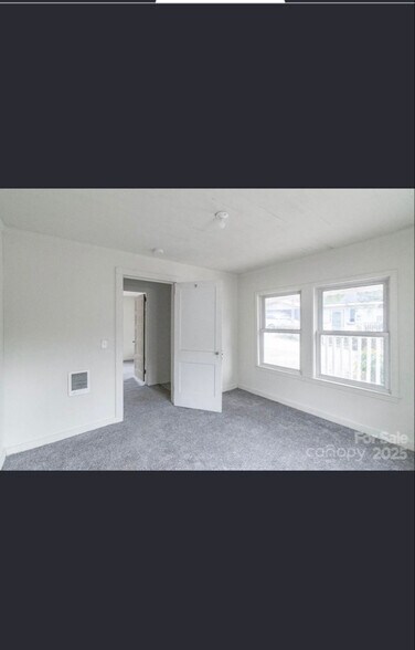 Building Photo - 609 Cedar St