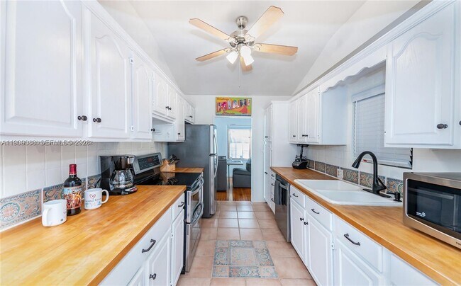 Building Photo - 2379 Overbrook St