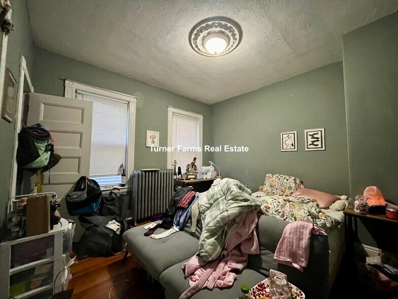 Building Photo - 12 Bucknam St