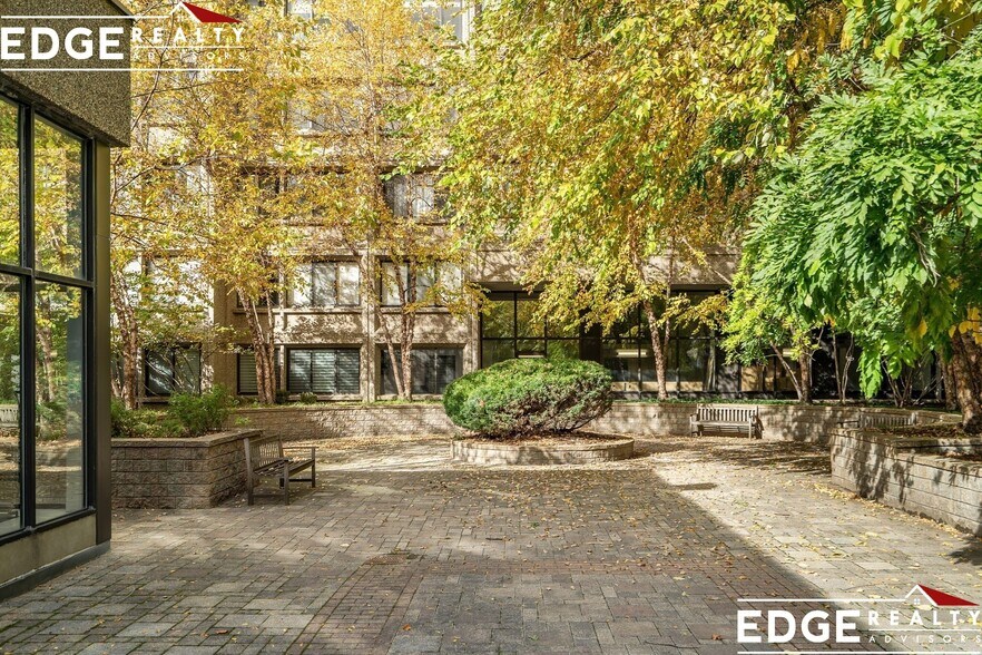 Building Photo - 1731 Beacon St