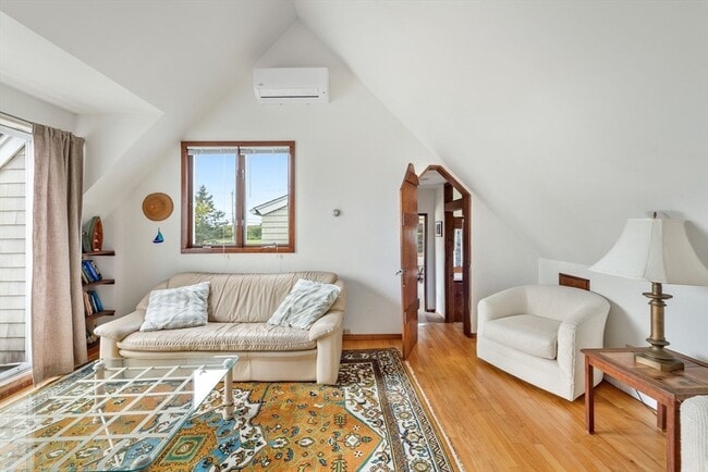 Building Photo - 540 River Rd