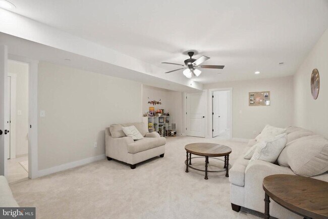 Building Photo - 722 Whitneys Landing Dr