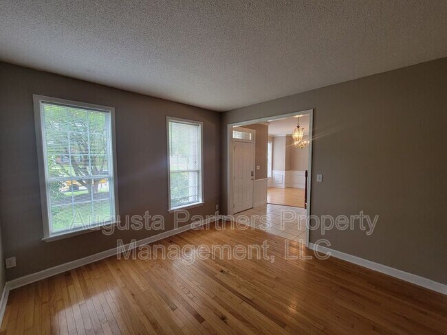 Building Photo - 1063 Waltons Pass